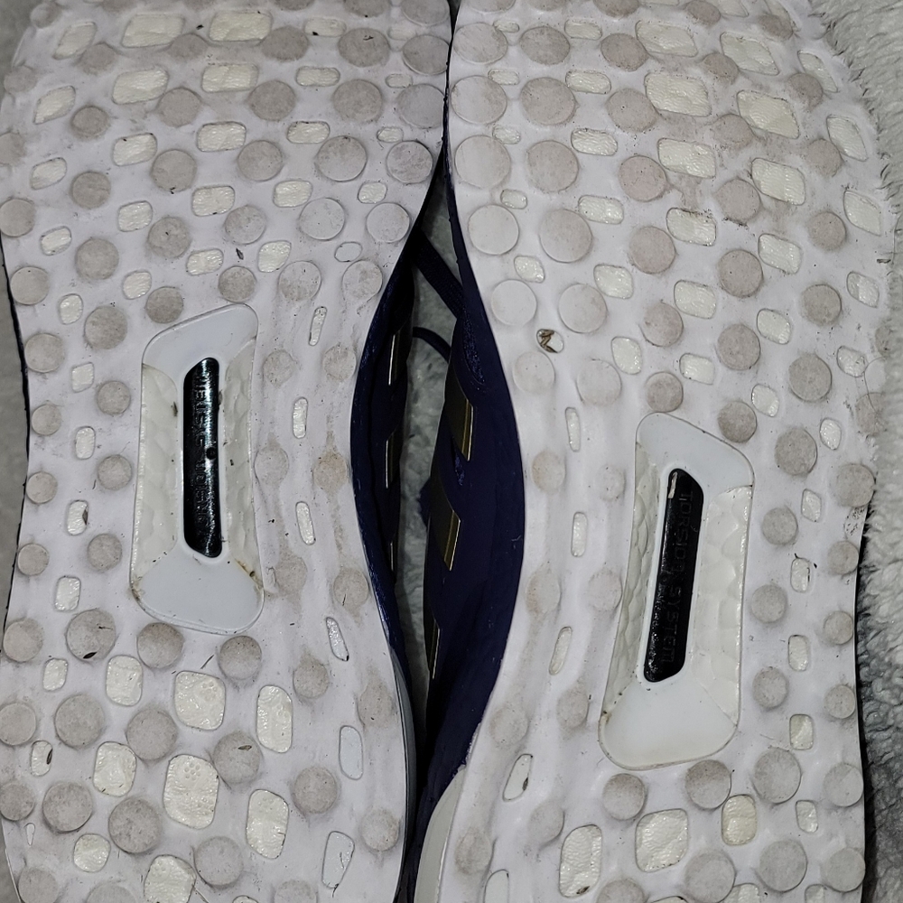 Washington Huskies adidas Ultraboost 1.0 DNA Running Shoe - Purple/Gold - Picture 9 of 9
